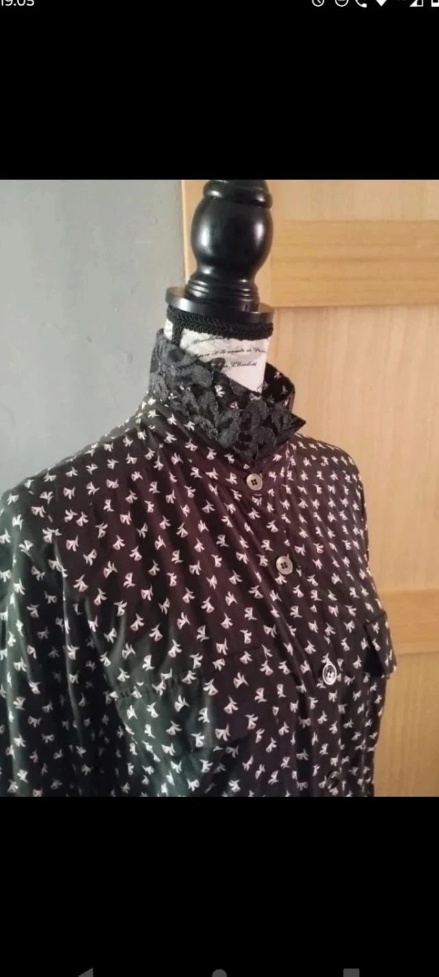 Vestido longo preto com pequenas flores rosa/brancas, gola de renda T42, Persona by Marina Rinaldi – photo 5